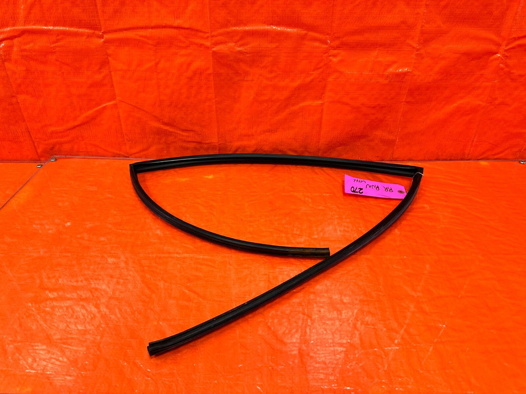 06 11 CIVIC 4D SEDAN   PASSENGER RIGHT REAR WEATHER STRIP RUN CHANNEL OEM #2700