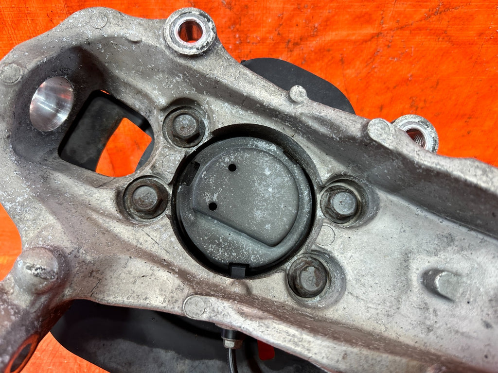 08 15 INFINITI G37 Q60   PASSENGER RIGHT FRONT SPINDLE KNUCKLE HUB   OEM #32810