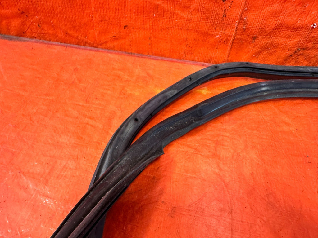 02-05 HONDA CIVIC SI EP3 HATCH - RIGHT - DOOR WEATHER STRIP TRIM SEAL GASKET 3069