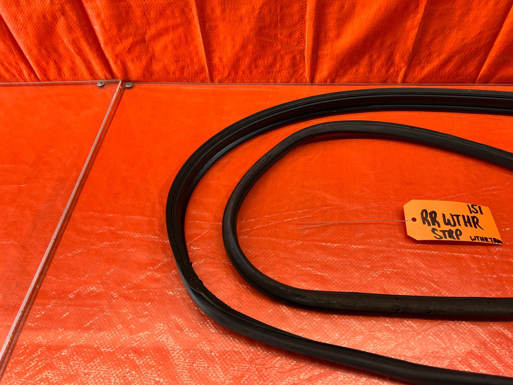 06 11 CIVIC 4D SEDAN   PASSENGER RIGHT REAR WEATHER STRIP SEAL GASKET OEM #2205
