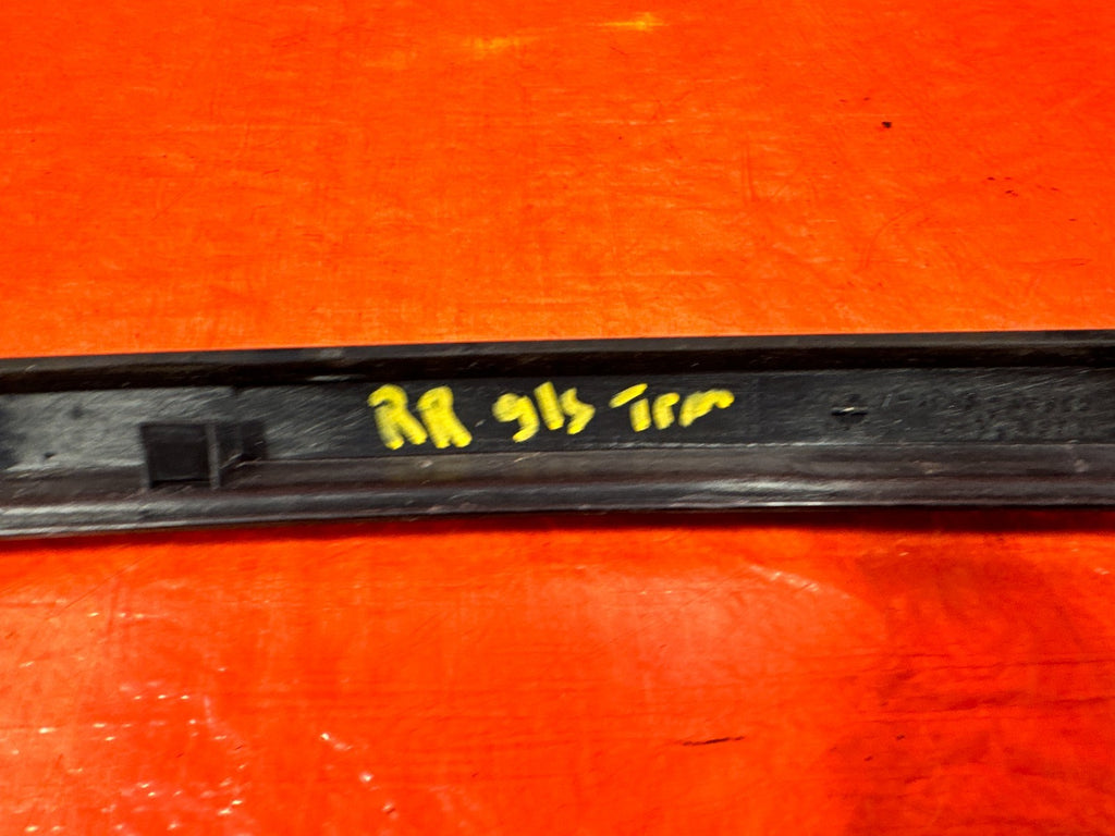 90 91 HONDA CIVIC HATCHBACK   RIGHT CENTER PILLAR TRIM    73840 SH0 A10  OEM 3253