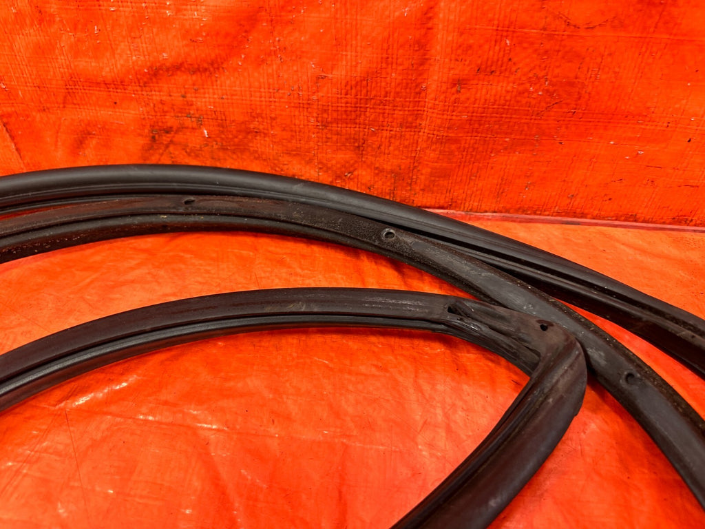 96 00 HONDA CIVIC SEDAN RIGHT FRONT WEATHER STRIP TRIM SEAL GASKET 2973