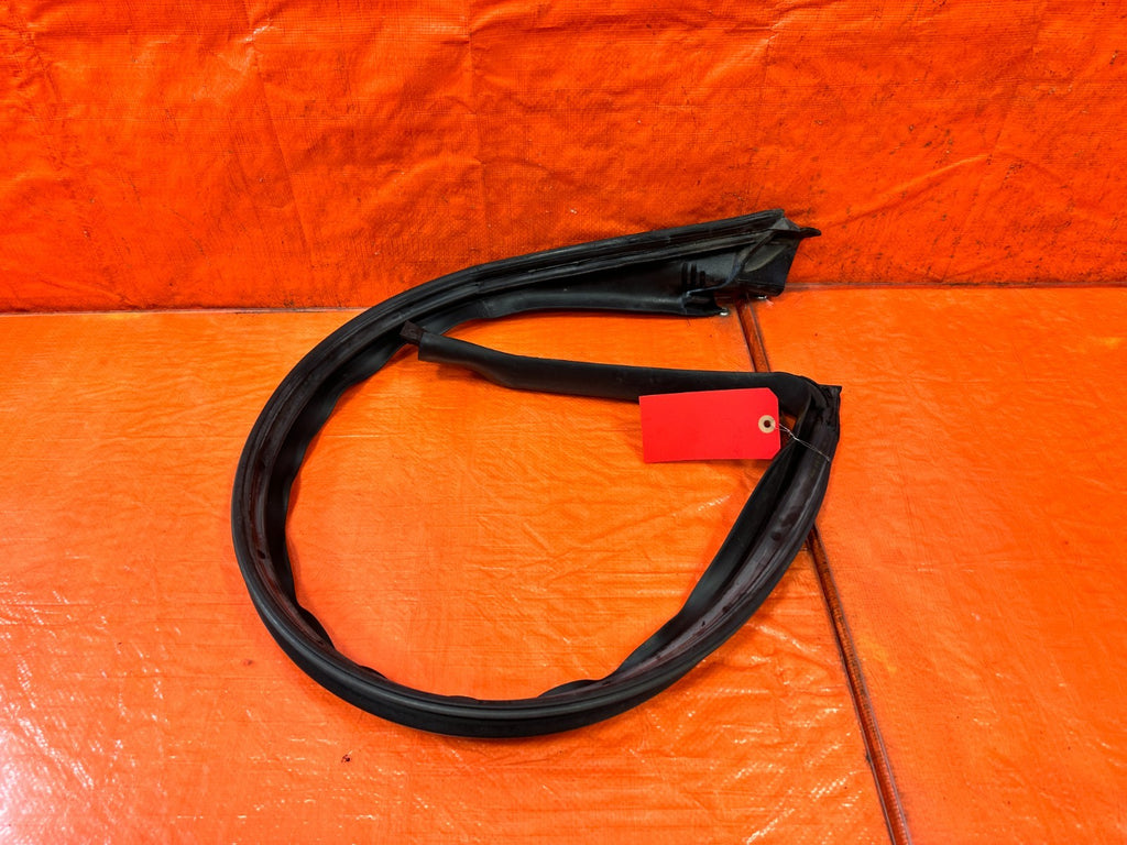 13 16 HYUNDAI GENESIS COUPE   DRIVER LEFT FRONT   UPPER WEATHER STRIP   OEM 32612