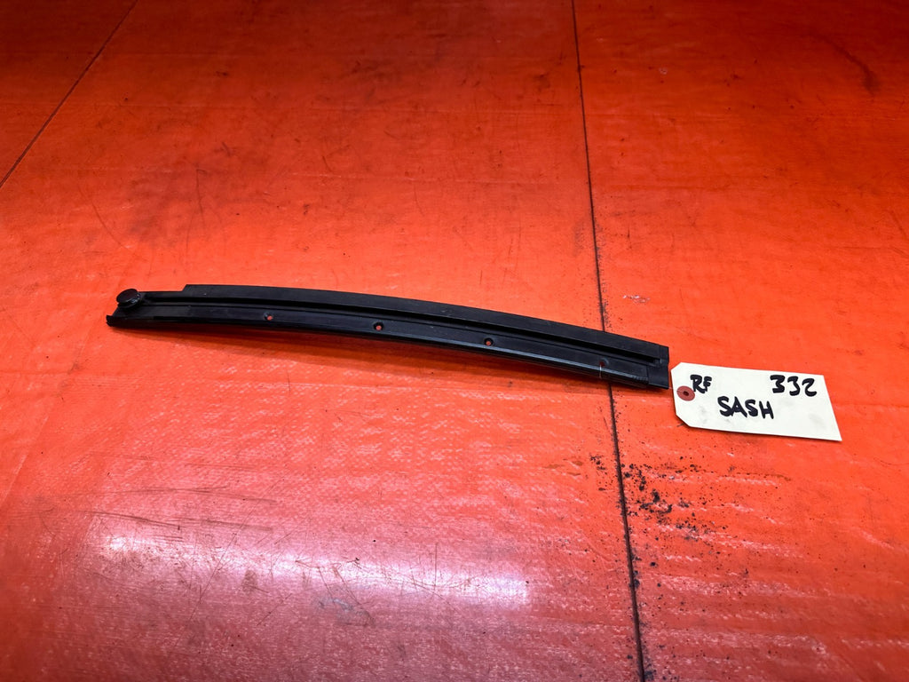 92 96 HONDA PRELUDE RIGHT FRONT DOOR GLASS SASH TRIM OEM #3320