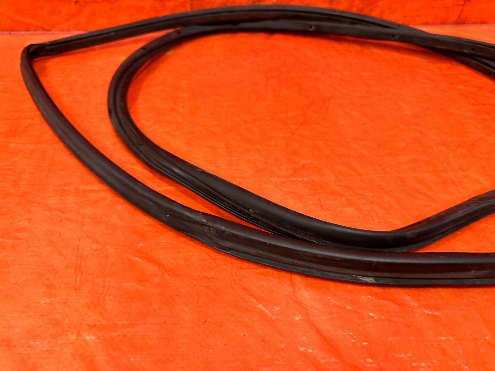 96 00 HONDA CIVIC SEDAN   DRIVER LEFT REAR   WEATHER STRIP SEAL GASKET OEM #29712