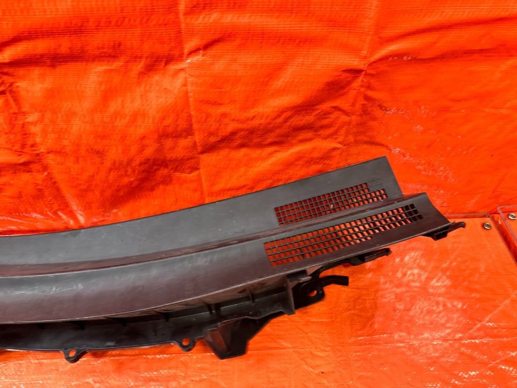 14 20 INFINITI Q50 Q60   RIGHT   WINDSHIELD WIPER COWL TRIM PLASTIC   OEM #1166