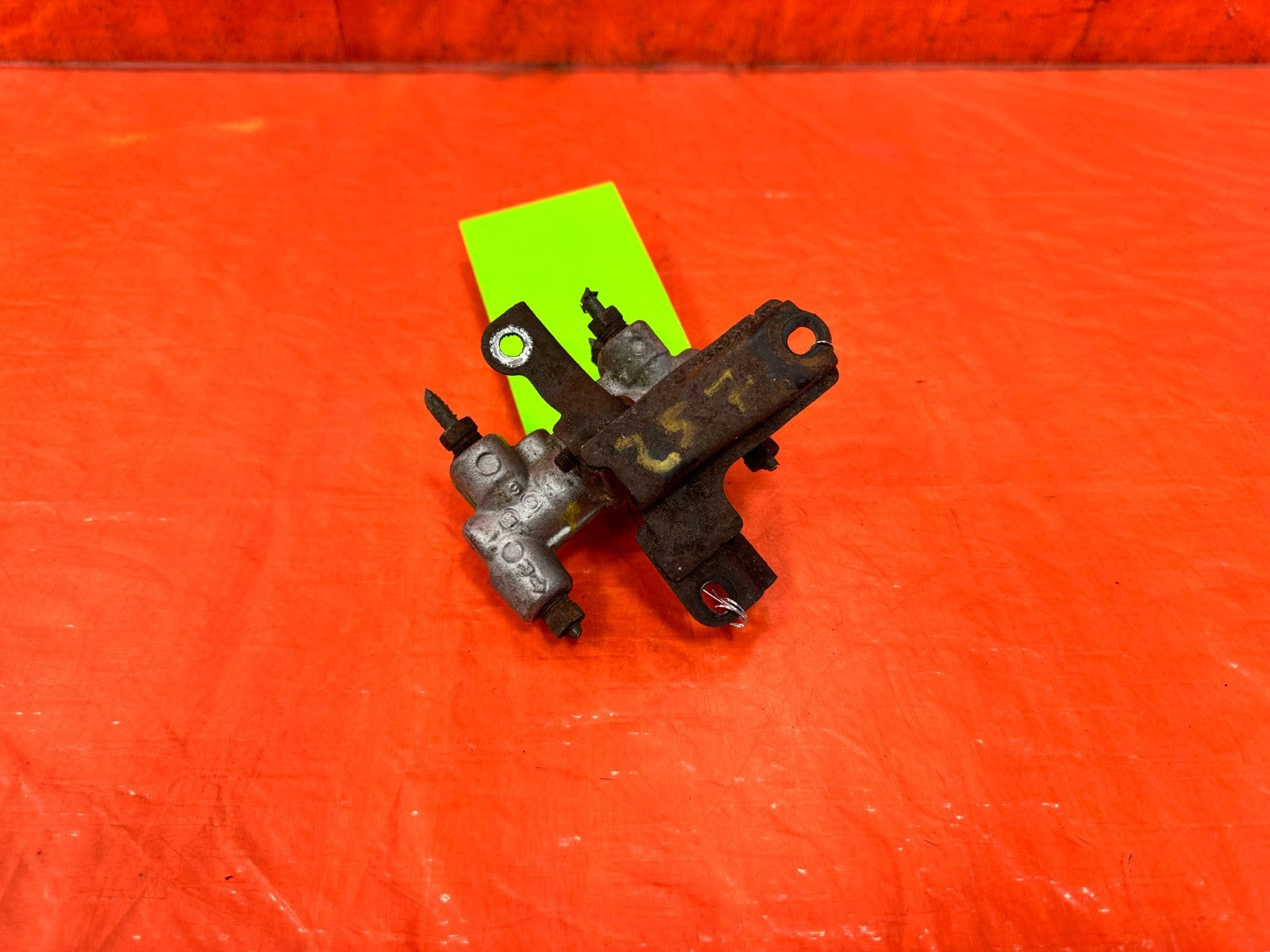 92/95 HONDA CIVIC REAR DISC BRAKE PROPORTIONING VALVE 4040 40/40 PROP VALVE 2573