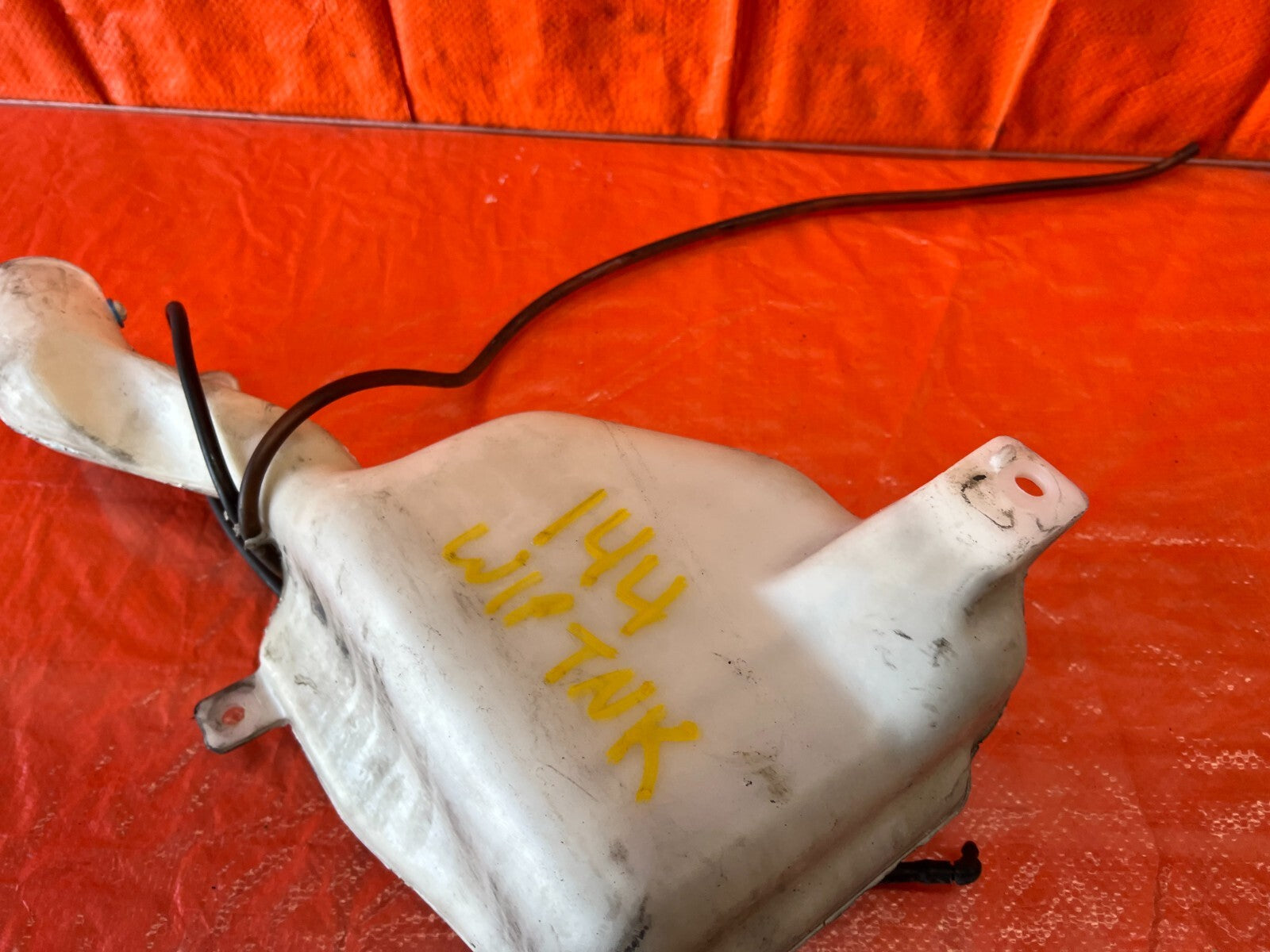 94 96 ACURA INTEGRA 2D   WINDSHIELD WIPER RESERVOIR WIPER TANK MOTOR  OEM #1444