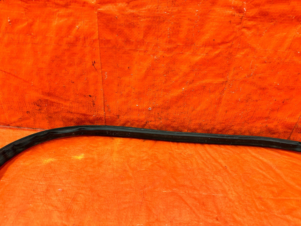 00 09 HONDA S2000   DRIVER LEFT DOOR MOUNTED WEATHER STRIP   OEM #S2K4