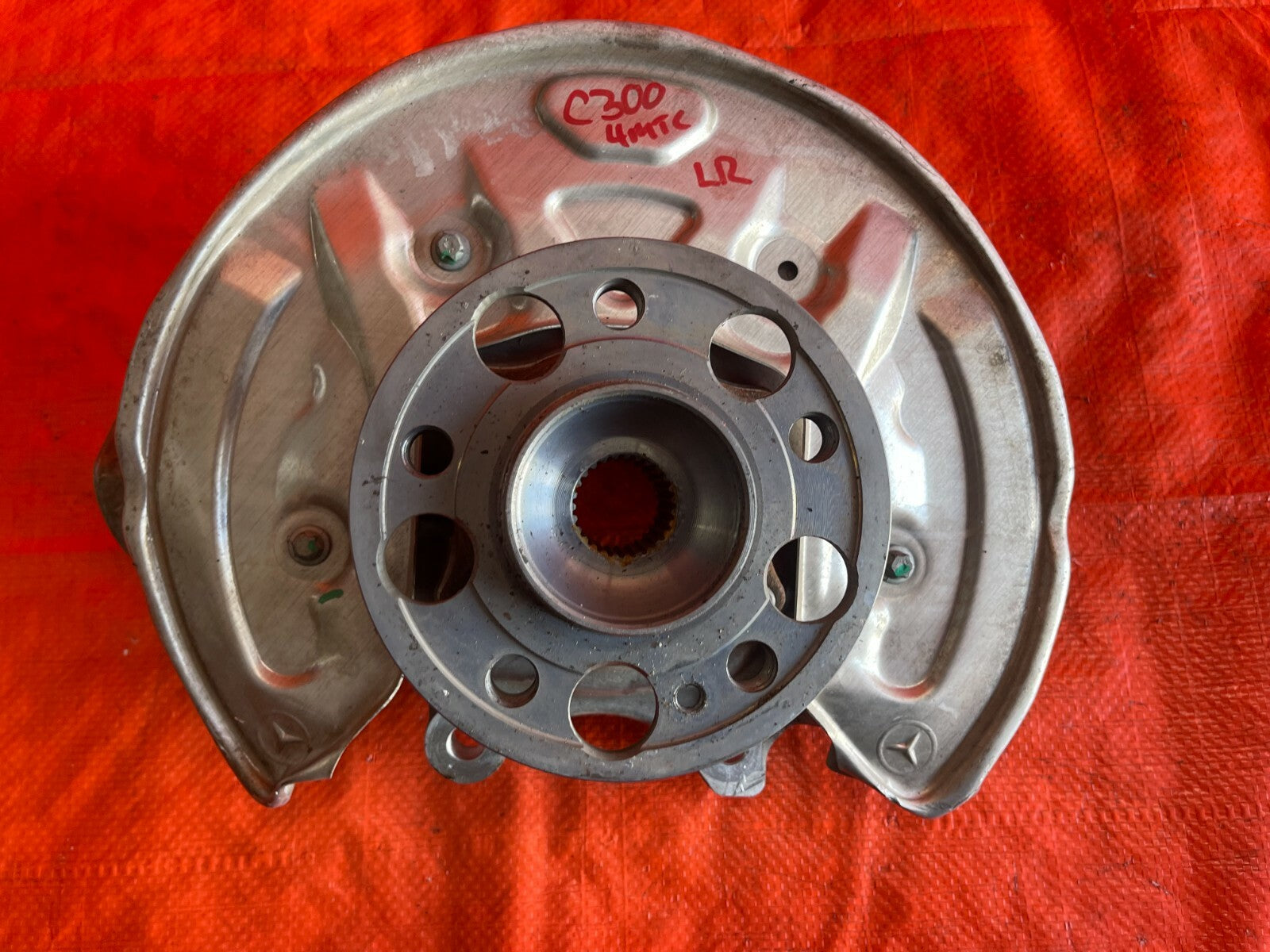 OEM 2015 MERCEDES BENZ C300 W205 4MATIC   DRIVER LEFT REAR SPINDLE KNUCKLE OEM5