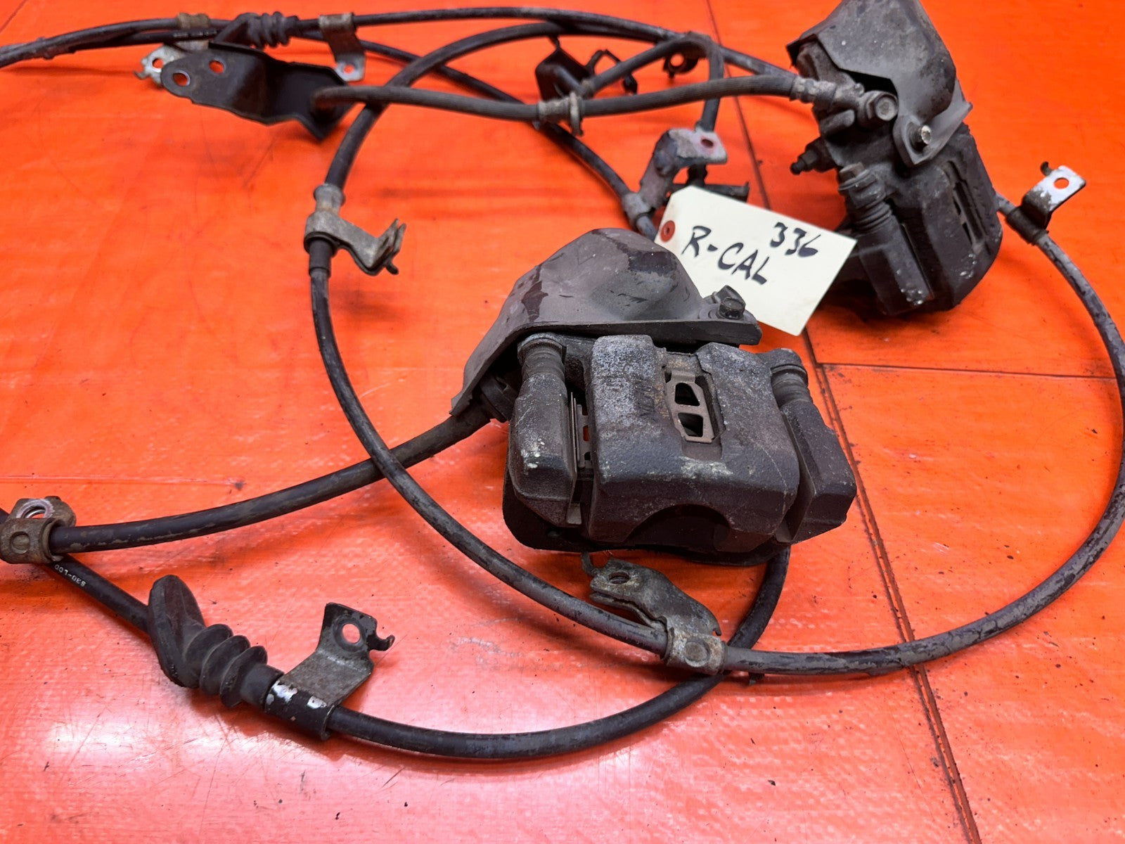 97 01 HONDA PRELUDE 2.2L REAR LEFT RIGHT BRAKE CALIPERS E BRAKE CABLES OEM #3364