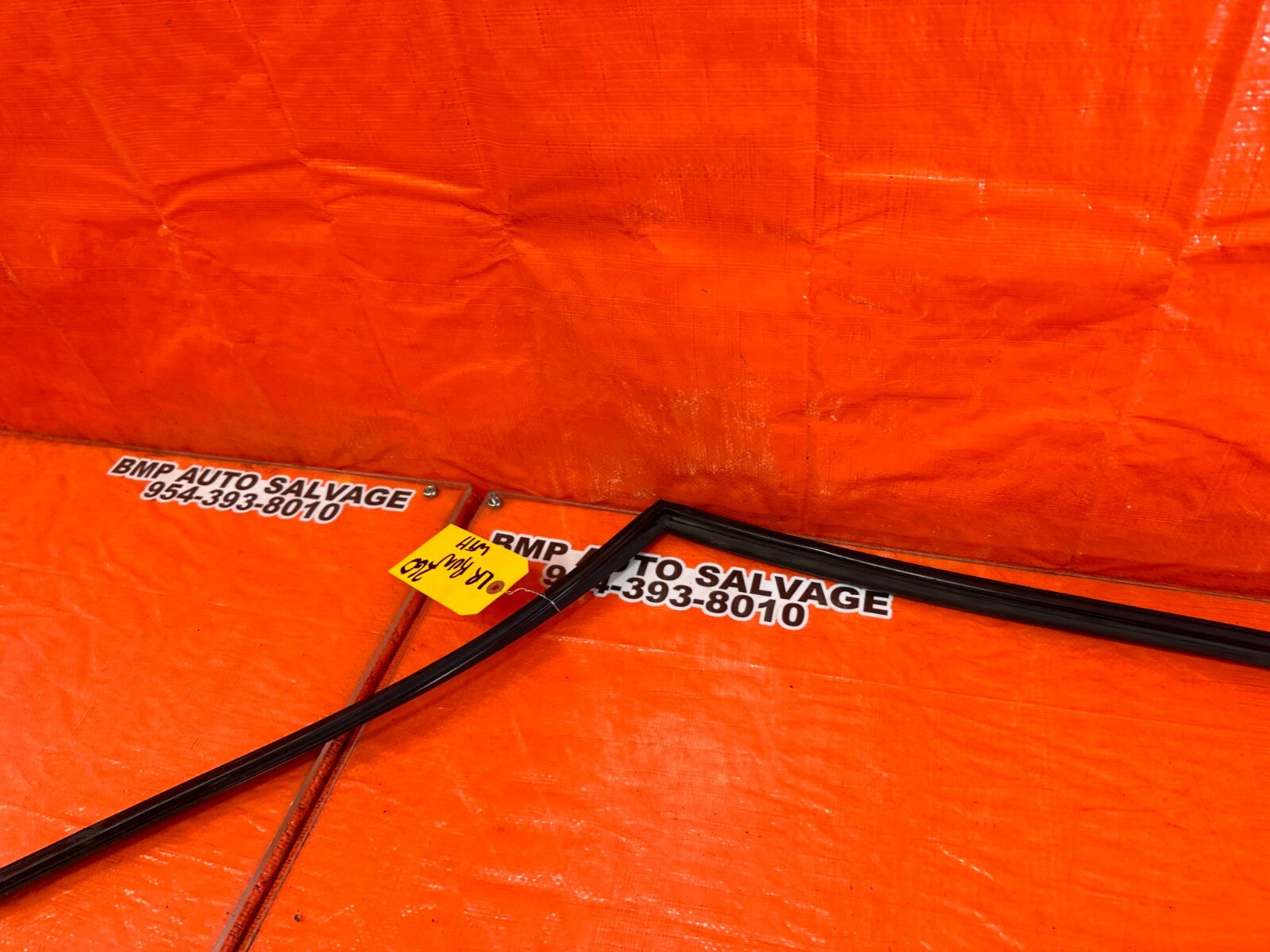 06 11 CIVIC 4D SEDAN   DRIVER LEFT REAR WEATHER STRIP RUN CHANNEL   OEM #2606