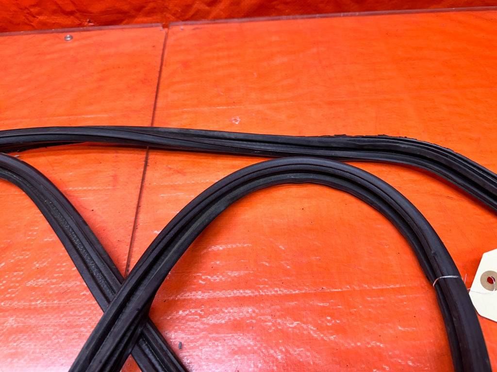 94-01 ACURA INTEGRA 2D COUPE REAR TRUNK HATCH WEATHERSTRIP RUBBER SEAL OEM #3497