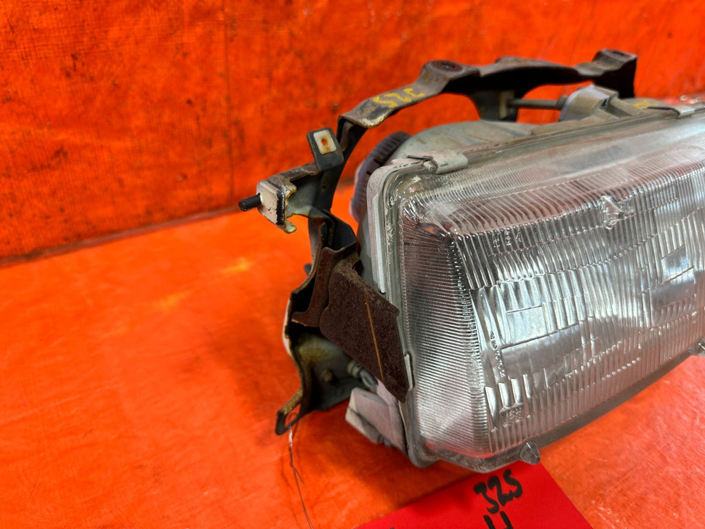90 91 HONDA CIVIC HATCHBACK   PASSENGER RIGHT HEADLIGHT HEADLAMP   OEM 3252