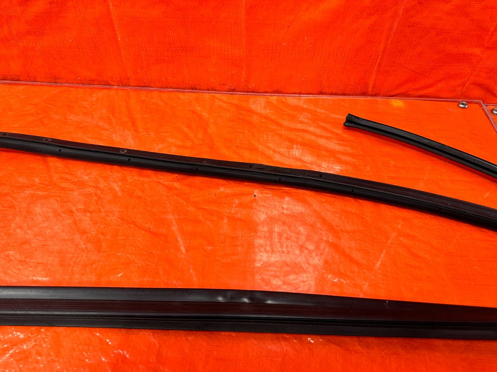 06 11 CIVIC 4D SEDAN DRIVER LEFT REAR DOOR WEATHER STRIP TRIM SEAL GASKET #27014