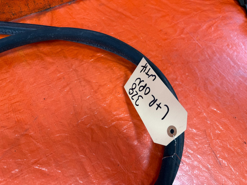 08 15 INFINITI G37 & Q60 CHASSIS TO DOOR OPEN TRIM WEATHER STRIP LEFT RIGHT 3281