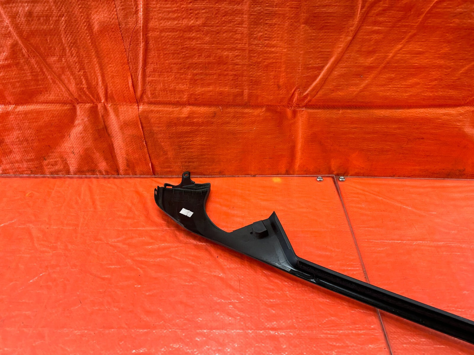 04 08 ACURA TL   PASSENGER RIGHT FRONT   INTERIOR UPPER GLASS DOOR TRIM OEM 23411