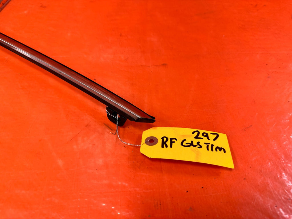 96 00 HONDA CIVIC SEDAN 4D   PASSENGER RIGHT CHROME UPPER WINDOW GLASS TRIM OEM1