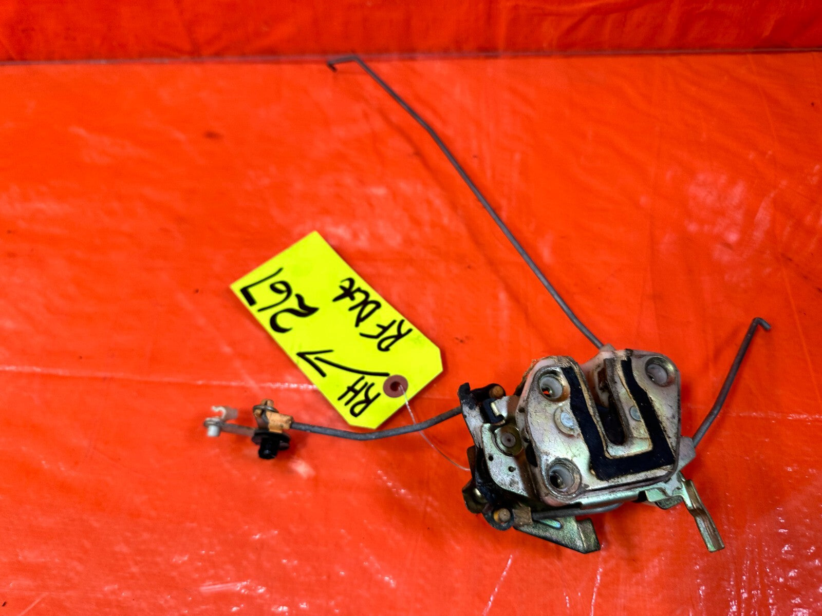 90 93 MAZDA MX 5 MIATA   PASSENGER RIGHT DOOR LOCK ACTUATOR NON POWER OEM #2676