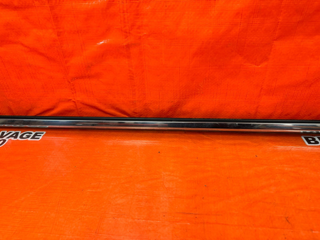14 20 INFINITI Q50   PASSENGER RIGHT FRONT EXTERIOR WINDOW GLASS TRIM   OEM #1137