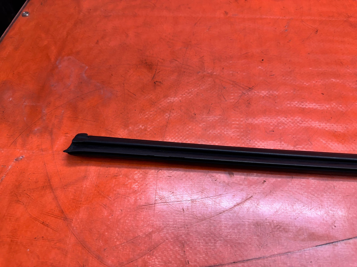 1994-2001 ACURA INTEGRA 2D PASSENGER RIGHT DOOR SUB SEAL WEATHERSTRIP OEM #34910