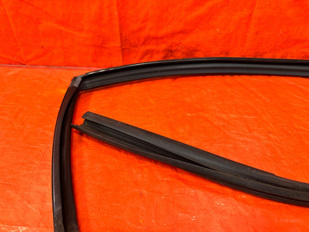 04 08 ACURA TSX PASSENGER RIGHT REAR DOOR WEATHER STRIP TRIM SEAL GASKET OEM 2913