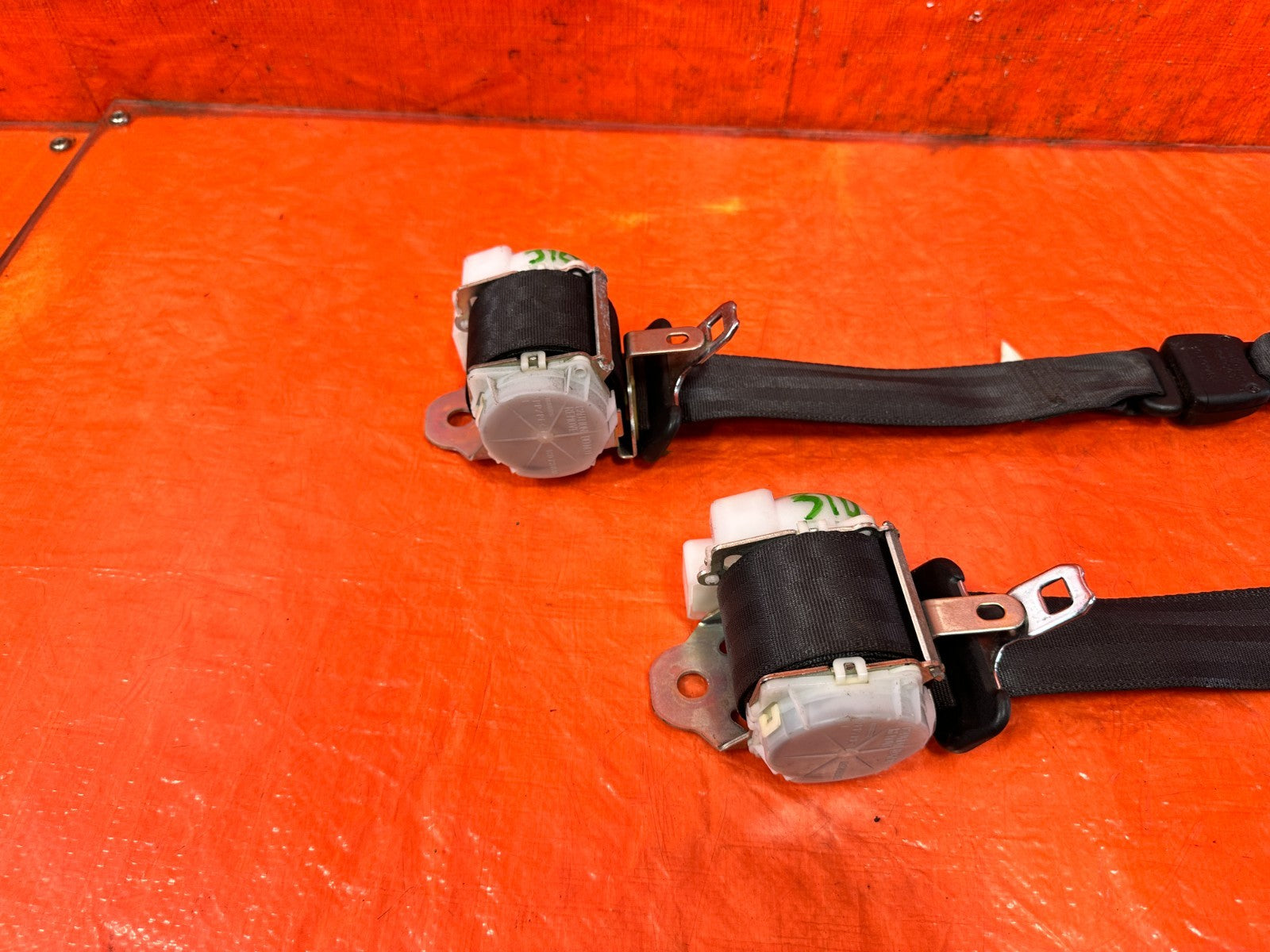 09 15 INFINITI G37 CONVERTIBLE   REAR SEAT BELTS LEFT & RIGHT   OEM #3101