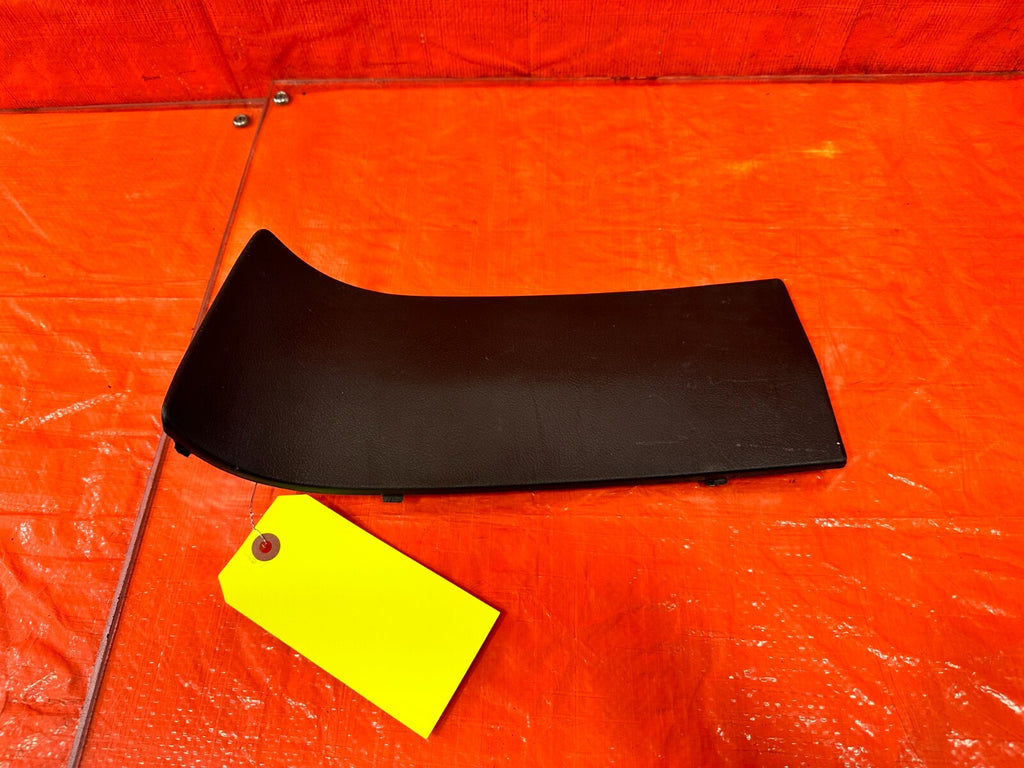 88 91 HONDA CRX DX HF   PASSENGER RIGHT TAIL LIGHT LAMP COVER TRIM   OEM #2770
