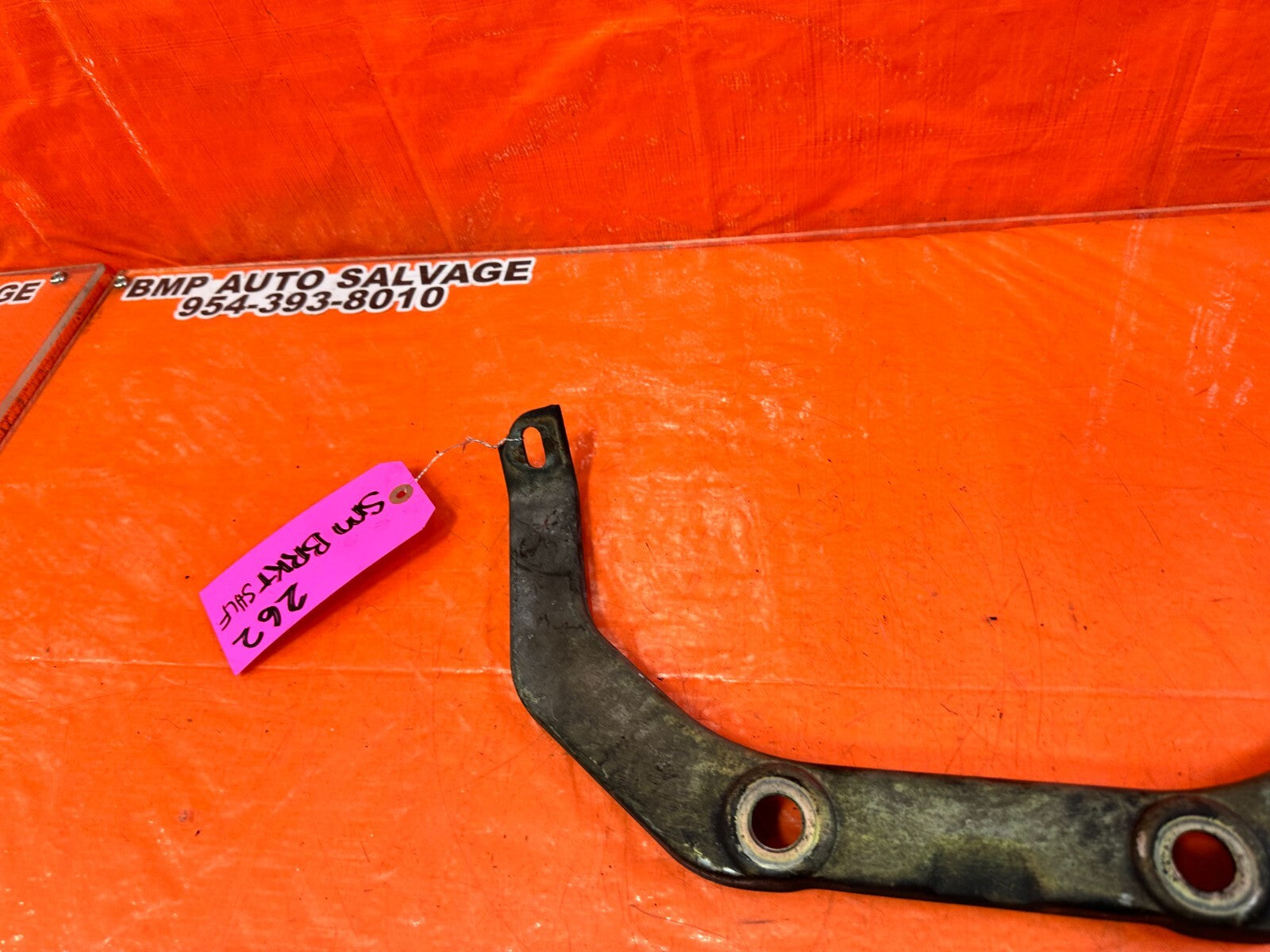 03 07 NISSAN 350Z   EXHAUST MANIFOLD BRACKET EXHAUST MOUNTING BRACKET OEM #2626
