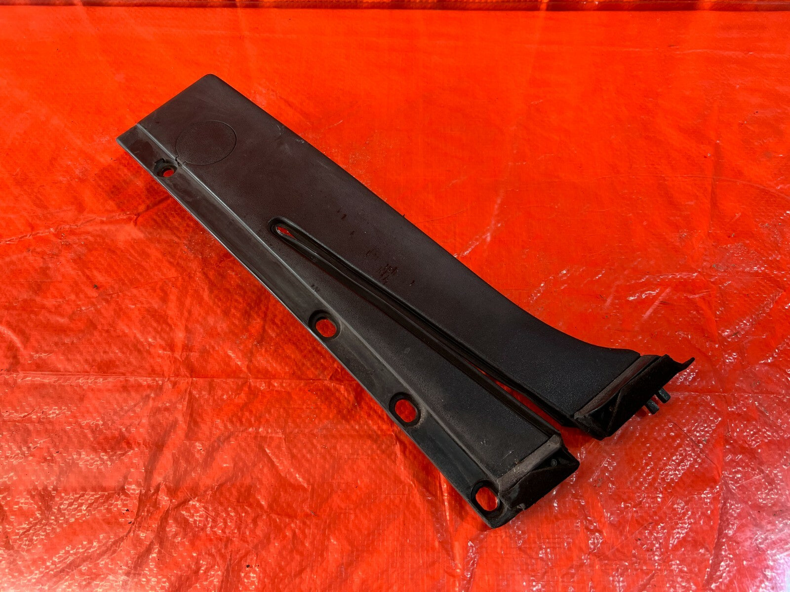 90 96 NISSAN 300ZX   PASSENGER RIGHT   DOOR FINISHER TRIM PLASTIC SASH OEM #85 0