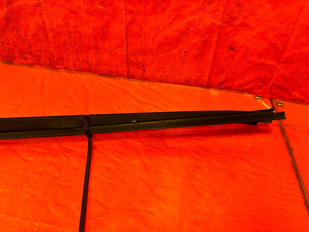 13 16 HYUNDAI GENESIS COUPE   ROOF TRIM WEATHER STRIP SET   LEFT & RIGHT OEM 3183