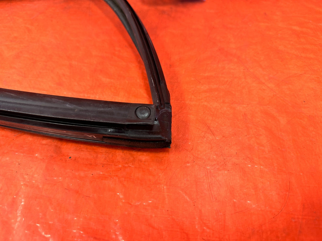 97 01 HONDA CR V CRV   DRIVER LEFT REAR WINDOW GLASS RUN CHANNEL OEM 3013