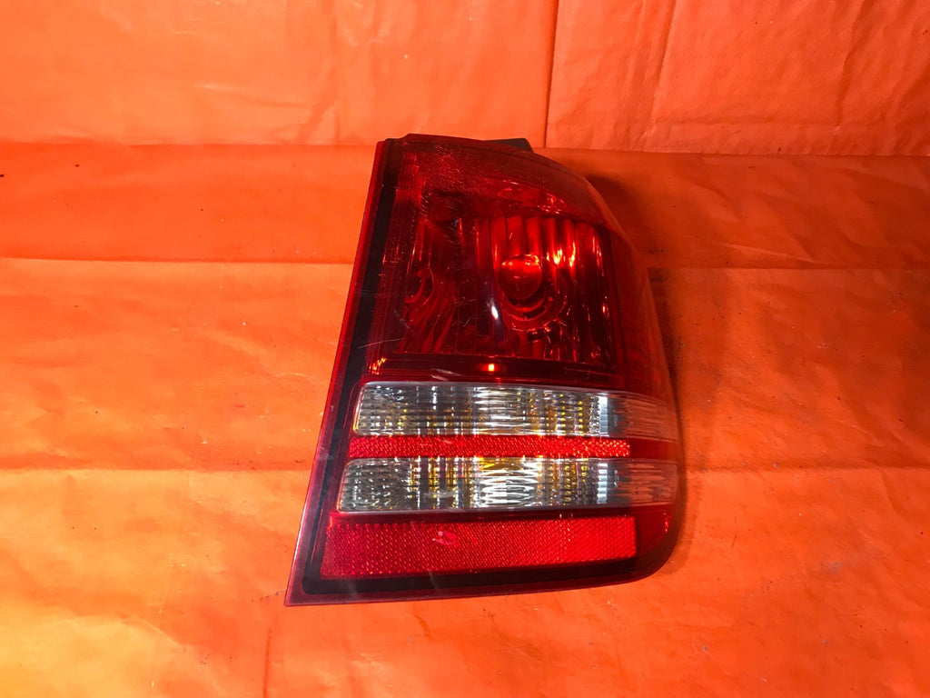 OEM 2009 09 DODGE JOURNEY PASSENGER RIGHT TAIL LIGHT LAMP   NON LED   05116290AE0