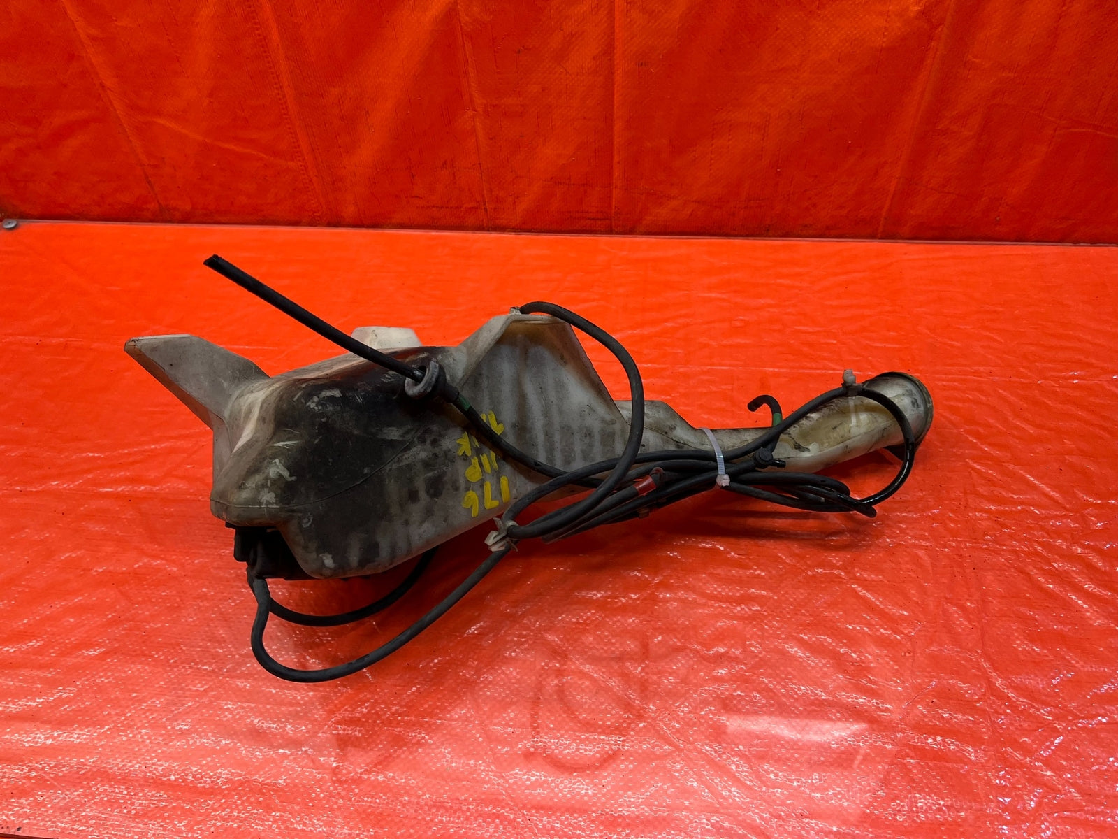 02 05 HONDA CIVIC SI EP3 HATCHBACK WINDSHIELD WIPER RESERVOIR TANK W/ MOTOR OEM9