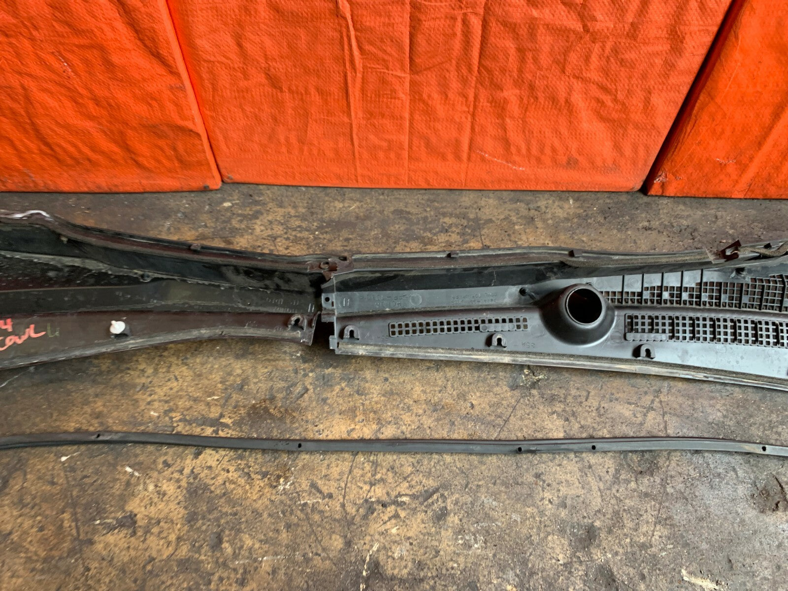 OEM 2004 04 ACURA RSX TYPE S   WINDSHIELD WIPER COWL TRIM SHROUD PLASTIC10