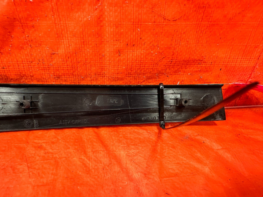 96 00 HONDA CIVIC   SEDAN PASSENGER RIGHT REAR DOOR SASH TRIM MOLDING   OEM 2975