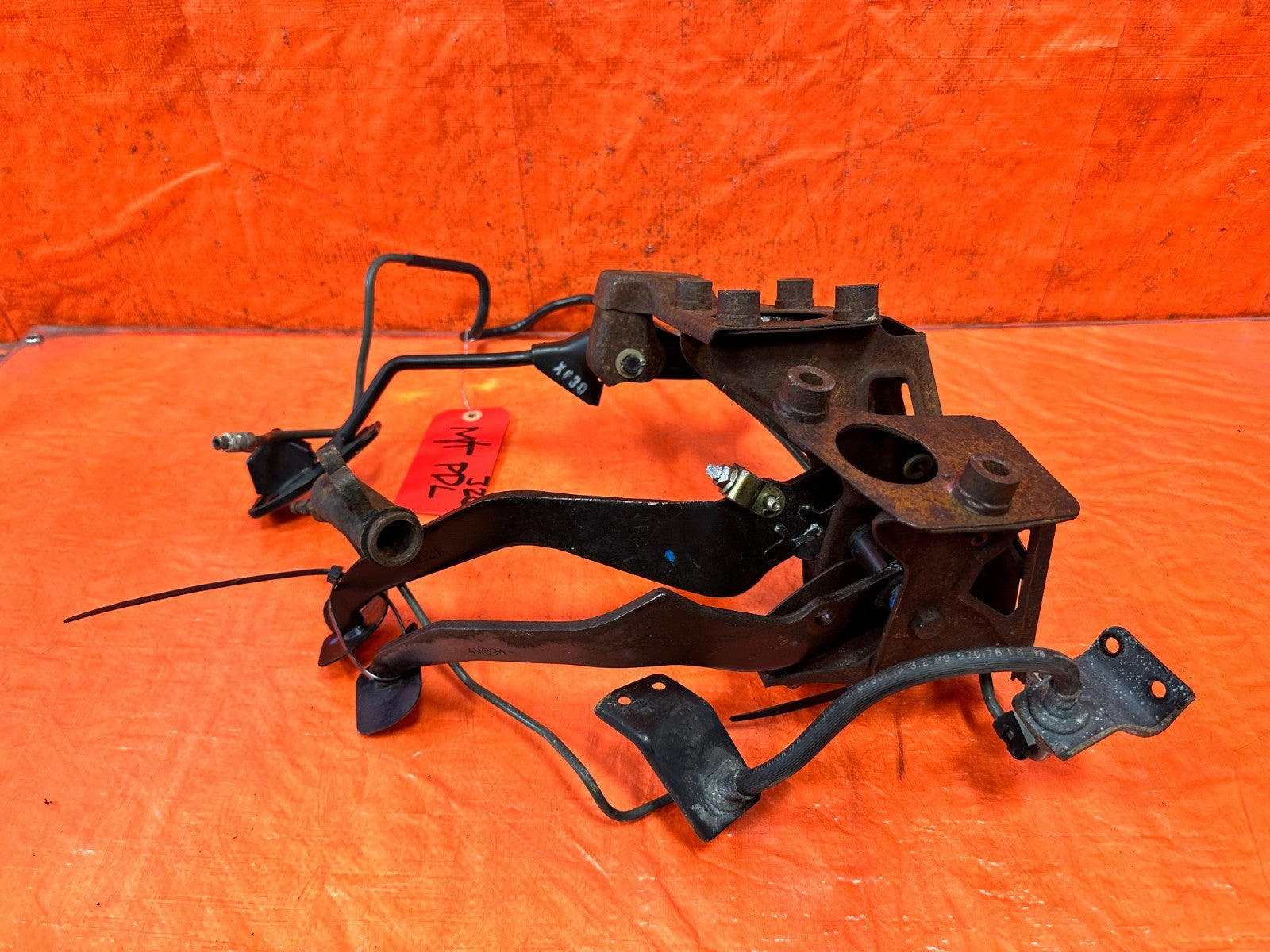 92 95 HONDA CIVIC   5 SPEED MANUAL PEDALS   BRAKE GAS CLUTCH   OEM #32714