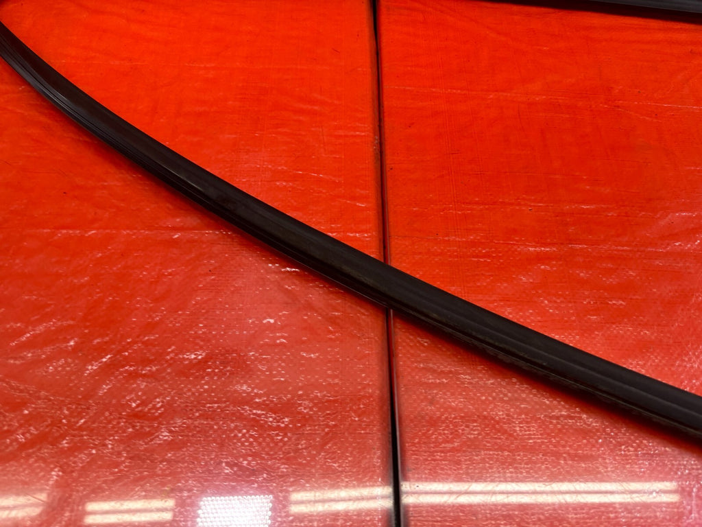 04 08 ACURA TSX   PASSENGER RIGHT FRONT WINDOW GLASS RUN CHANNEL   OEM #20911