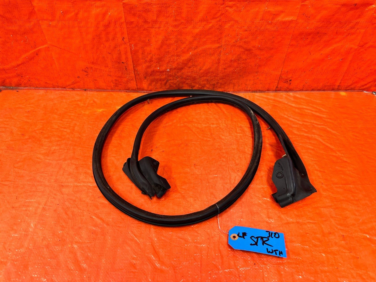 09 15 INFINITI G37 CONVERTIBLE   DRIVER LEFT FRONT   DOOR WEATHER STRIP OEM 3100