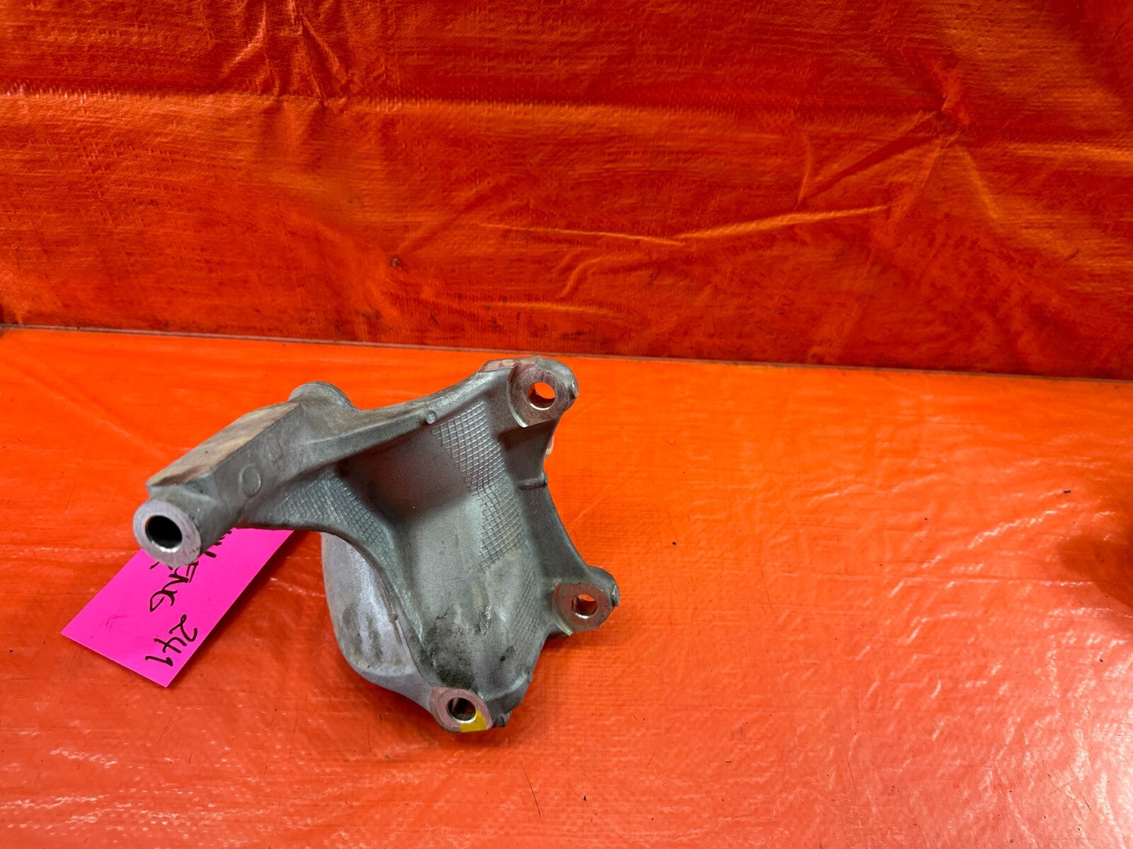 13 17 HONDA ACCORD SEDAN   4 CYLINDER   ALUMINUM ENGINE MOUNTING BRACKET OEM 2411