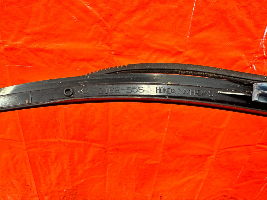 02 05 HONDA CIVIC SI EP3 HATCH DRIVER LEFT WINDSHIELD TRIM PLASTIC OEM 3065