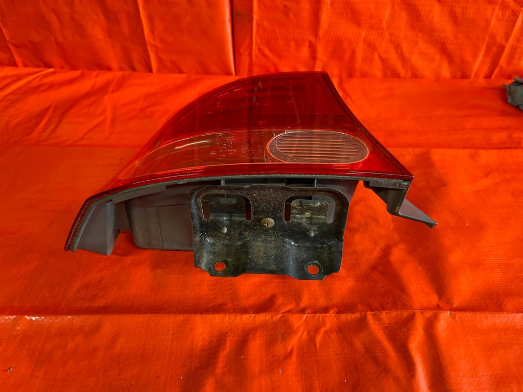 06 08 HONDA CIVIC   4 DOOR SEDAN   DRIVER LEFT OUTER TAIL LIGHT LAMP   OEM OE *5