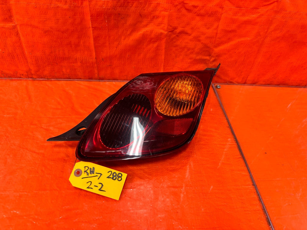 02 05 LEXUS SC430   PASSENGER RIGHT OUTER QUARTER PANEL TAIL LIGHT LAMP OEM #2880