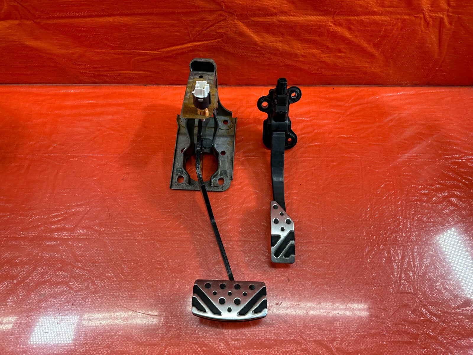 08 15 LANCER EVOLUTION X EVO 10   MR   AUTOMATIC GAS & BRAKE PEDALS   OEM #2179
