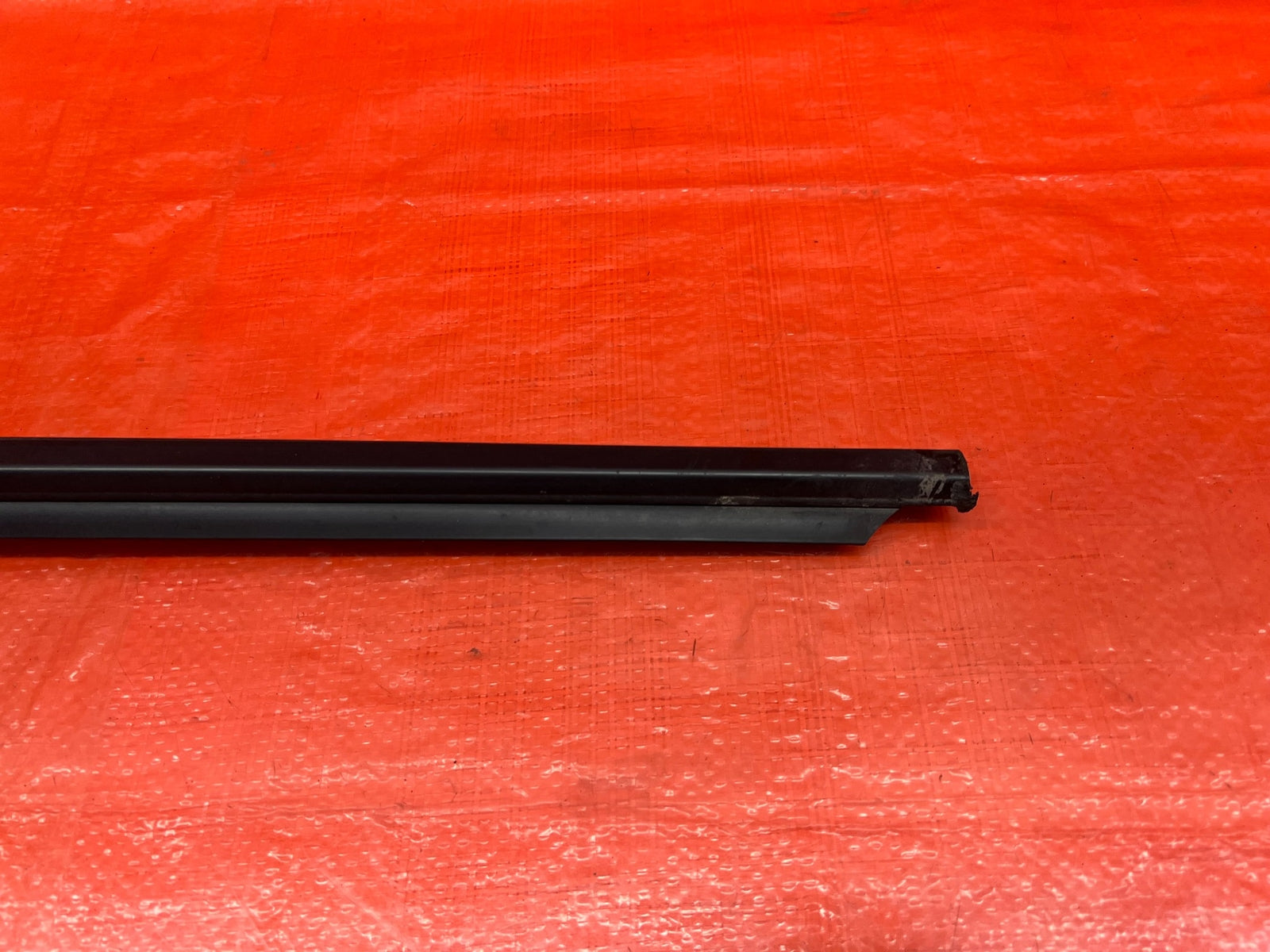 08 15 INFINITI G37 & Q60   DRIVER LEFT FRONT EXTERIOR WINDOW GLASS TRIM OEM #1694