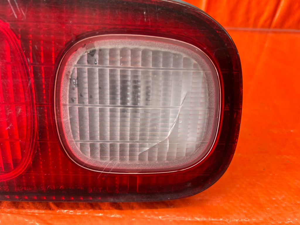 98 01 ACURA INTEGRA SEDAN   DRIVER LEFT   INNER   TAIL LIGHT LAMP   OEM #123 5