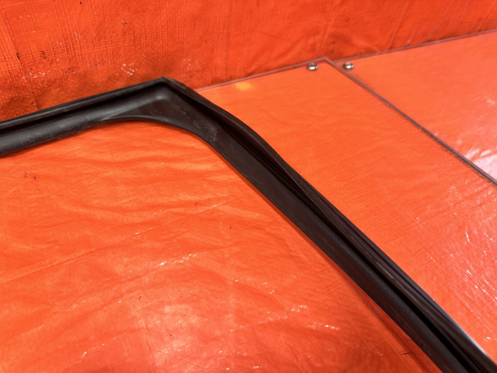 09 10 ACURA TSX   PASSENGER RIGHT REAR WINDOW GLASS RUN CHANNEL   OEM OE #2794