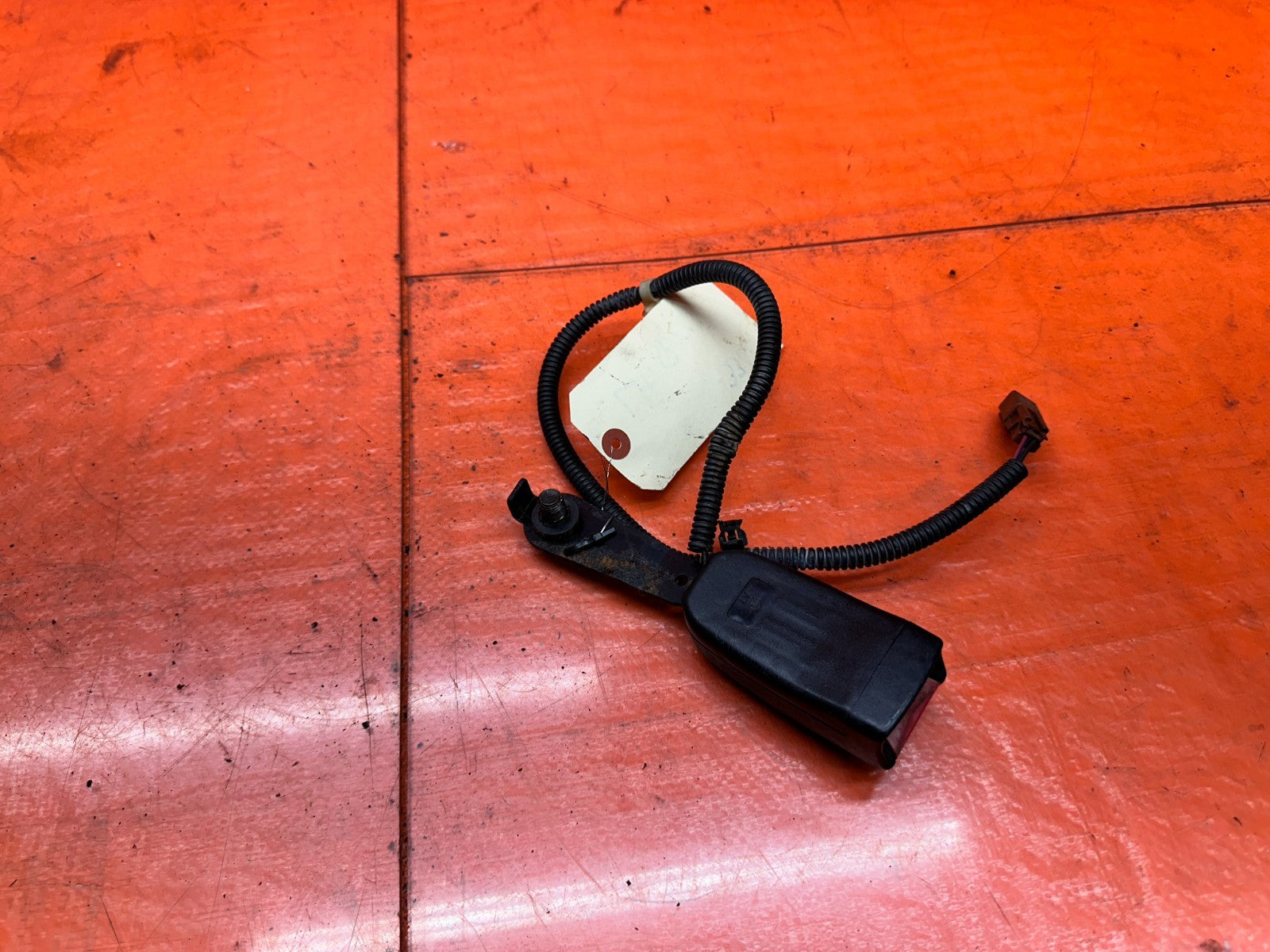 97 01 HONDA PRELUDE 2.2L DRIVER LEFT FRONT SEAT BELT BUCKLE RECEIVER CLIP #33611