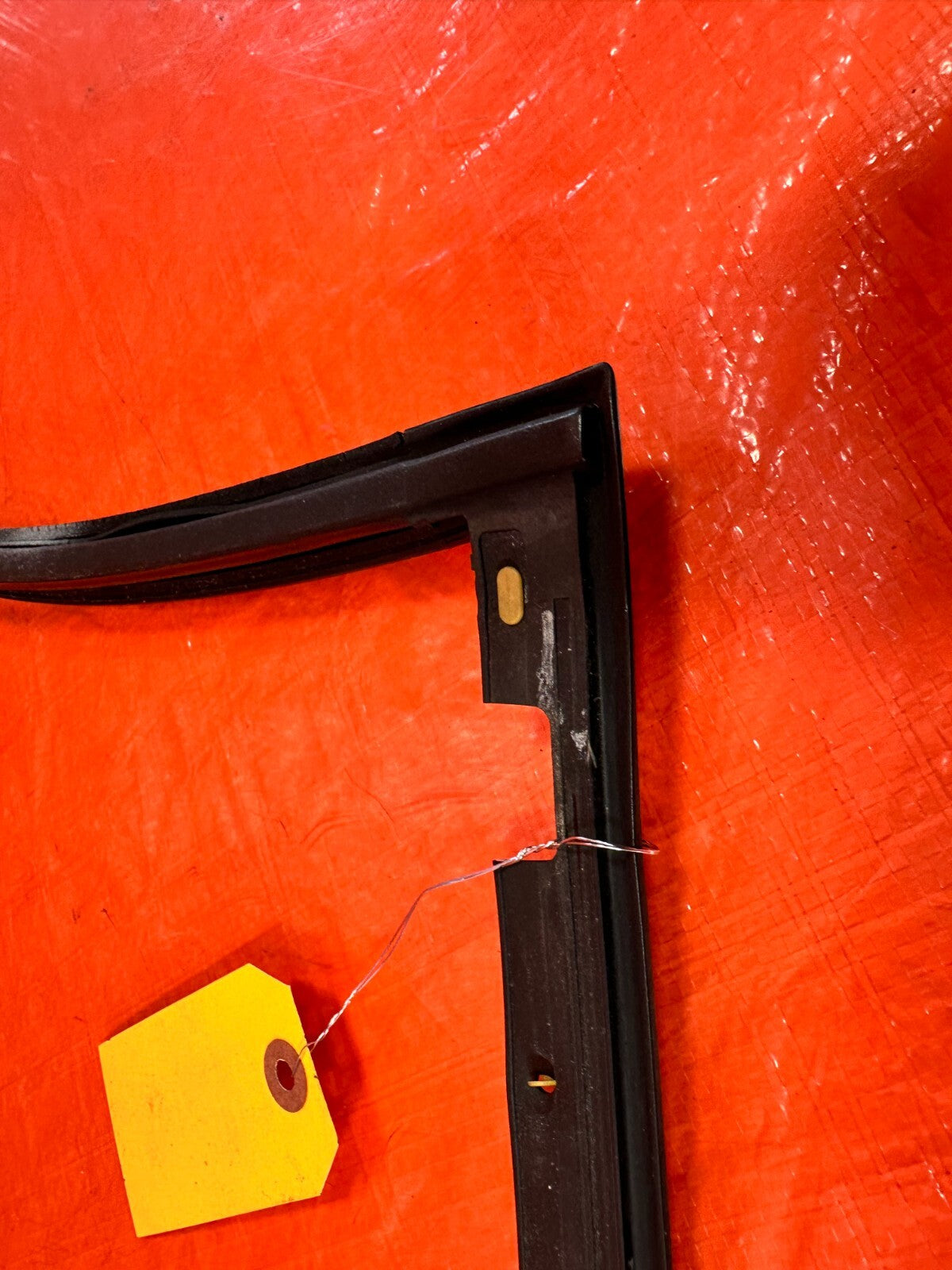 96 00 HONDA CIVIC COUPE & HATCH   DRIVER LEFT DOOR GLASS WINDOW SUB SEAL OEM 28712