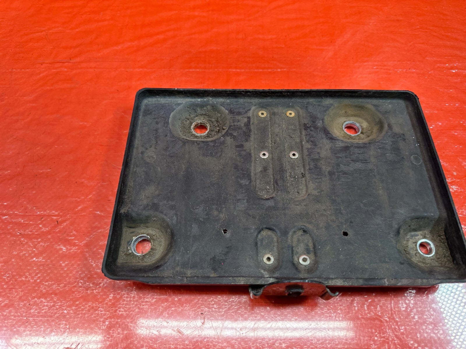 08 15 INFINITI G37 & Q60 2D BATTERY TRAY MOUNTING BRACKET W/ TIE DOWN COVER #1905